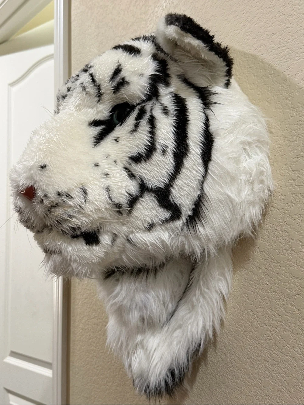 Siberian tiger head hanging wall decor white and black